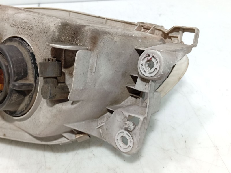 Recambio de faro derecho para mazda 323 coupe 323 coupe cb4 referencia OEM IAM 0  