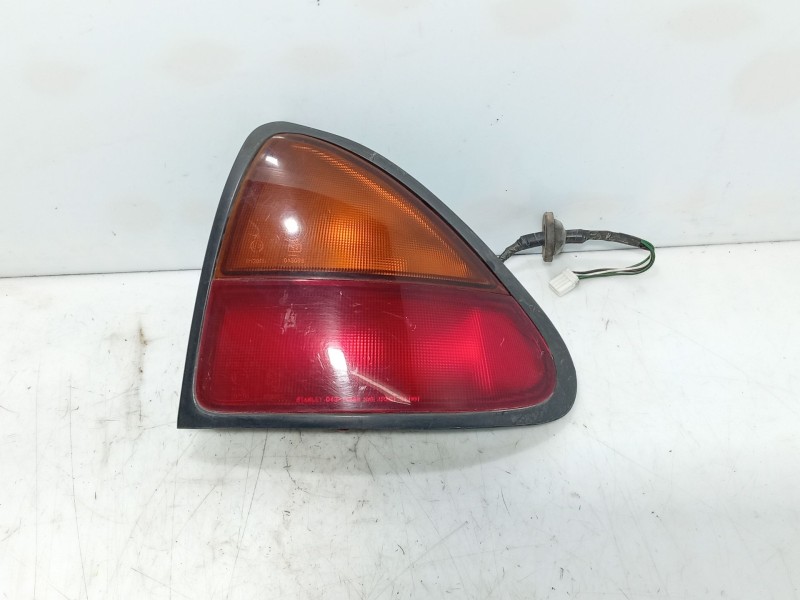 Recambio de piloto trasero derecho para mazda 323 coupe 323 coupe cb4 referencia OEM IAM 0  