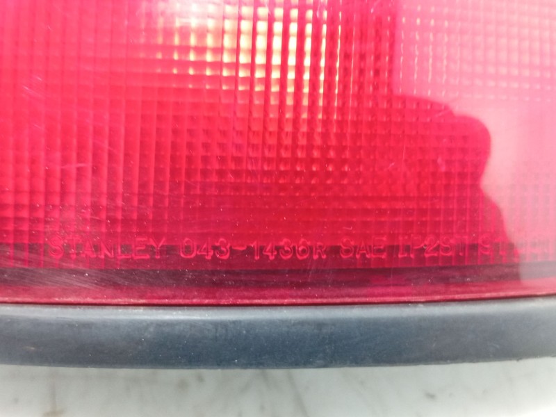 Recambio de piloto trasero derecho para mazda 323 coupe 323 coupe cb4 referencia OEM IAM 0  