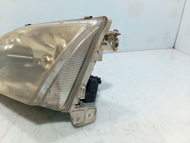 Recambio de faro izquierdo para mitsubishi space star (dg0) referencia OEM IAM MR392741  