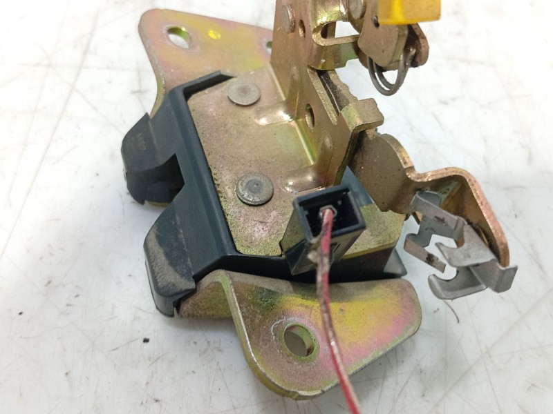 Recambio de cerradura maletero / porton para mitsubishi space star (dg0) referencia OEM IAM MR247931  