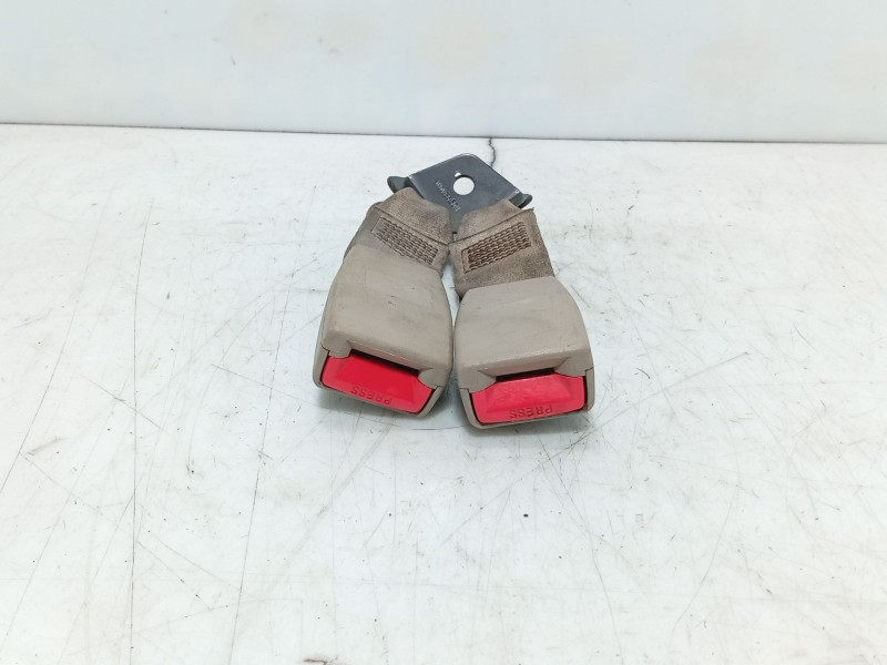 Recambio de anclaje cinturon trasero izquierdo para kia cerato i sedán (ld) 1.6 referencia OEM IAM   