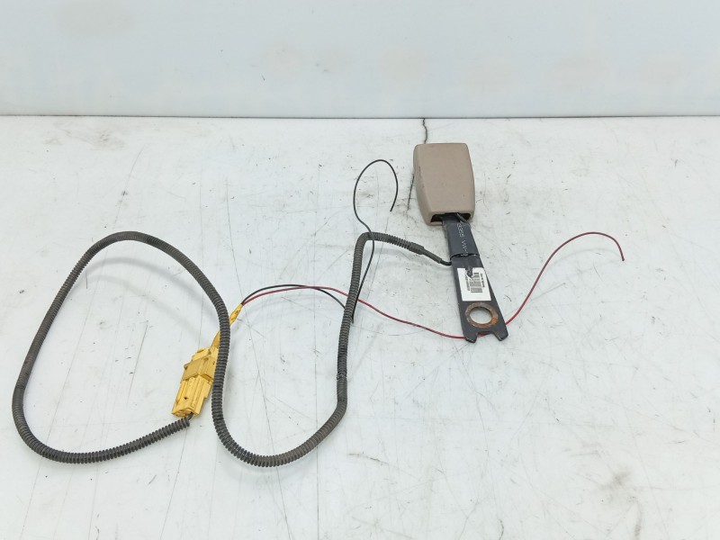 Recambio de anclaje cinturon delantero izquierdo para kia cerato i sedán (ld) 1.6 referencia OEM IAM   