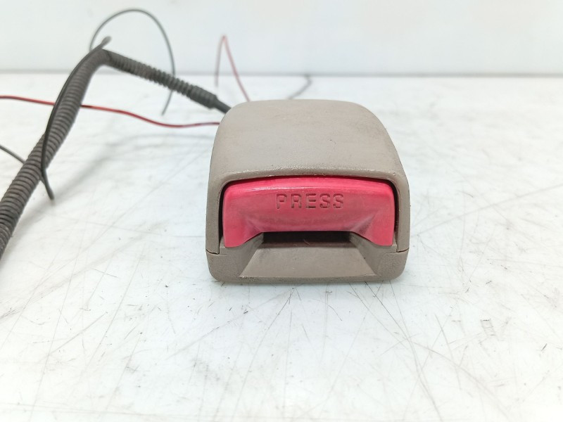 Recambio de anclaje cinturon delantero izquierdo para kia cerato i sedán (ld) 1.6 referencia OEM IAM   