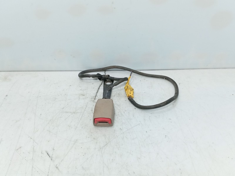 Recambio de anclaje cinturon delantero derecho para kia cerato i sedán (ld) 1.6 referencia OEM IAM   