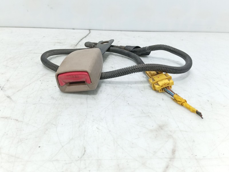 Recambio de anclaje cinturon delantero derecho para kia cerato i sedán (ld) 1.6 referencia OEM IAM   