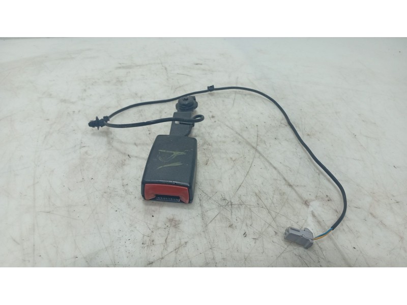 Recambio de anclaje cinturon delantero izquierdo para fiat punto (199_) 1.2 (199axz1a, 199bxz1a) referencia OEM IAM   