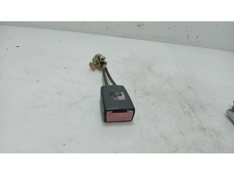 Recambio de anclaje cinturon trasero derecho para volkswagen new beetle (9c1/1c1) referencia OEM IAM   
