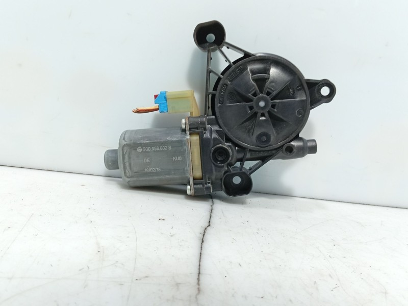 Recambio de motor elevalunas trasero derecho para seat leon (5f1) 1.6 tdi referencia OEM IAM   