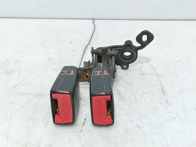 Recambio de anclaje cinturon trasero izquierdo para seat leon (5f1) 1.6 tdi referencia OEM IAM   