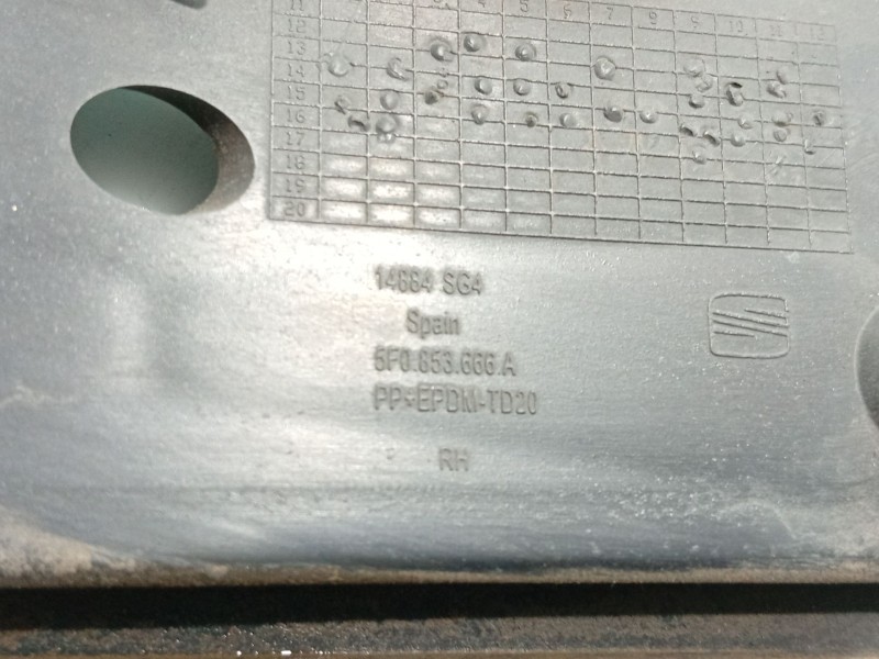 Recambio de moldura para seat leon (5f1) 1.6 tdi referencia OEM IAM   