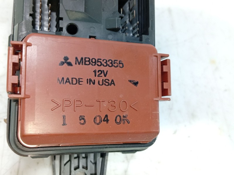 Recambio de caja reles / fusibles para mitsubishi space star (dg0) referencia OEM IAM   