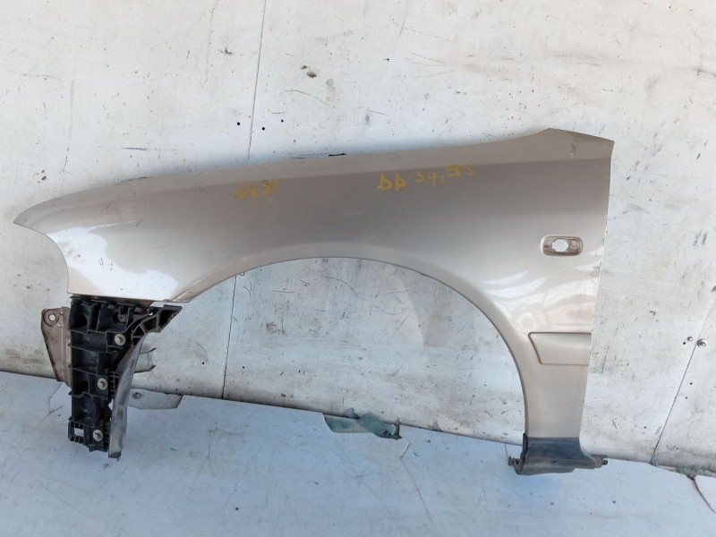 Recambio de aleta delantera izquierda para audi a4 b5 (8d2) 1.9 tdi referencia OEM IAM 8D0821105  