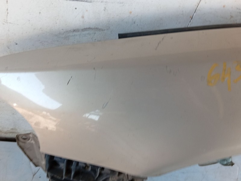 Recambio de aleta delantera izquierda para audi a4 b5 (8d2) 1.9 tdi referencia OEM IAM 8D0821105  