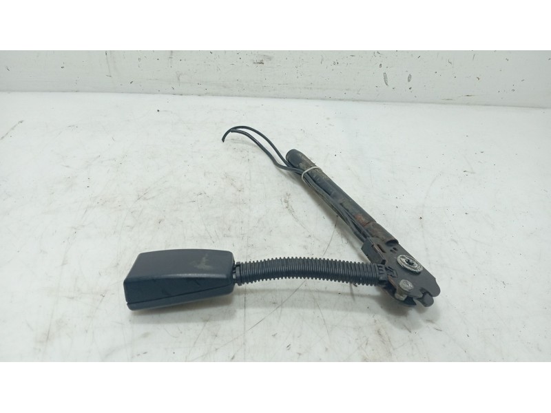 Recambio de anclaje cinturon delantero izquierdo para mazda 3 (bk) 1.6 di turbo referencia OEM IAM   