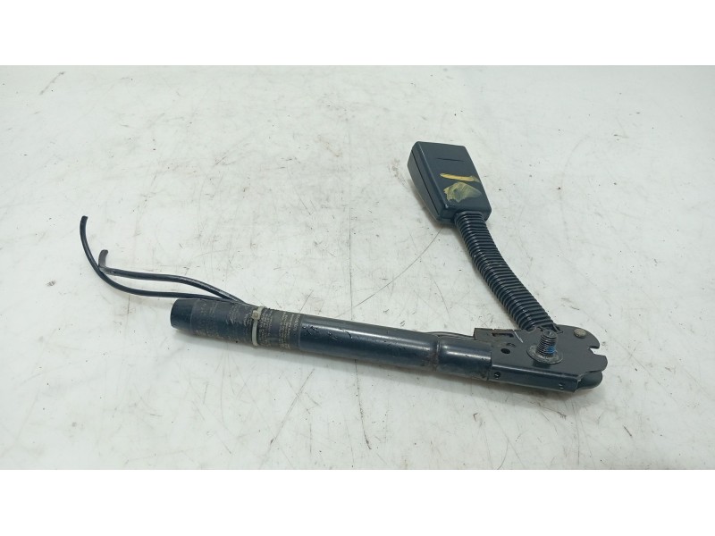 Recambio de anclaje cinturon delantero izquierdo para mazda 3 (bk) 1.6 di turbo referencia OEM IAM   