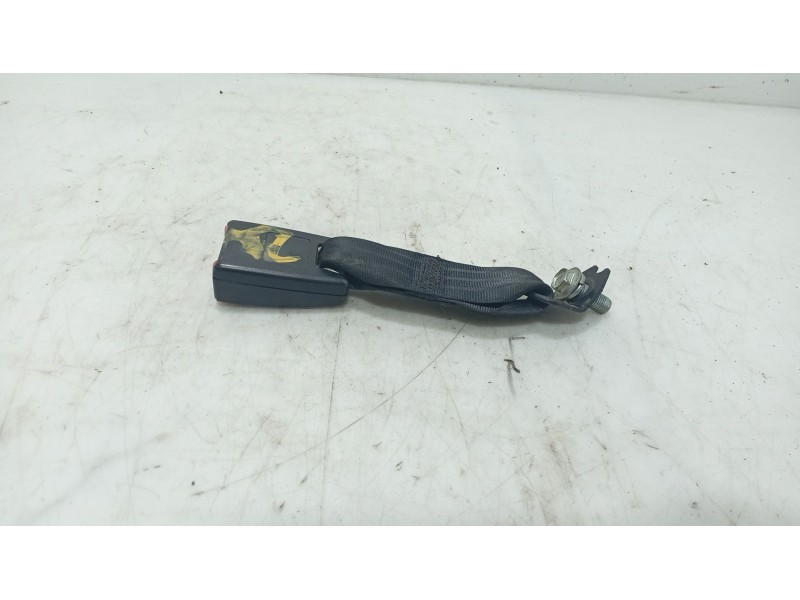 Recambio de anclaje cinturon trasero central para mazda 3 (bk) 1.6 di turbo referencia OEM IAM   