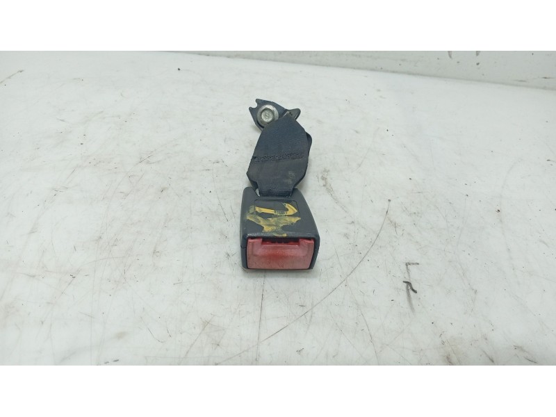 Recambio de anclaje cinturon trasero central para mazda 3 (bk) 1.6 di turbo referencia OEM IAM   