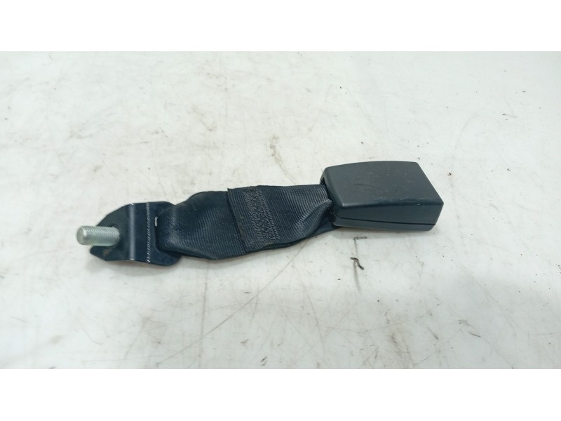Recambio de anclaje cinturon trasero central para mazda 3 (bk) 1.6 di turbo referencia OEM IAM   