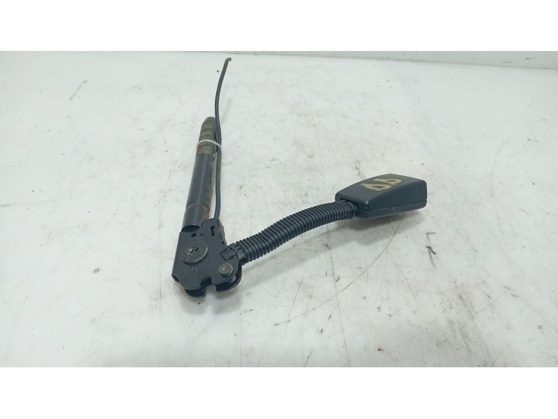Recambio de anclaje cinturon delantero derecho para mazda 3 (bk) 1.6 di turbo referencia OEM IAM   