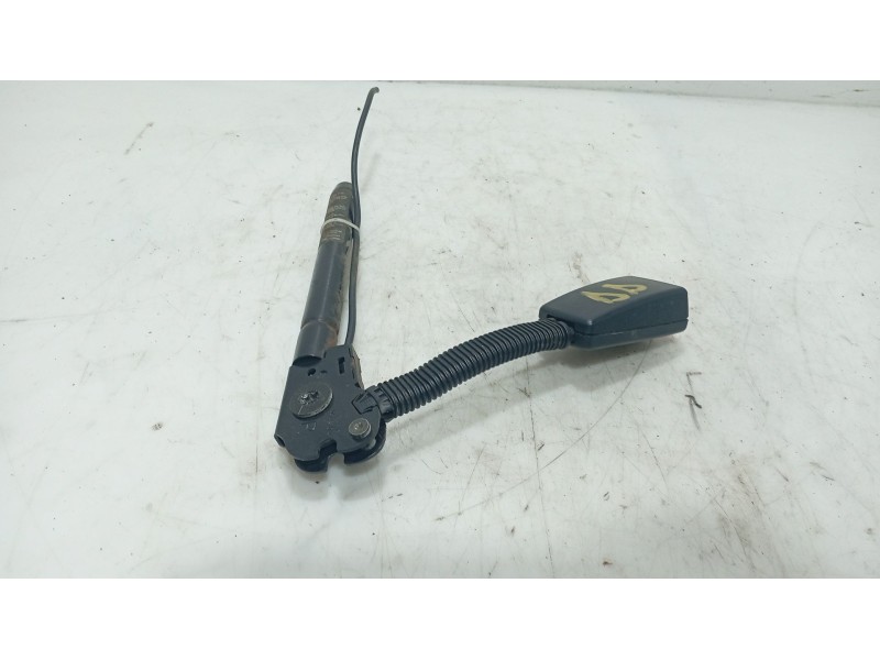 Recambio de anclaje cinturon delantero derecho para mazda 3 (bk) 1.6 di turbo referencia OEM IAM   
