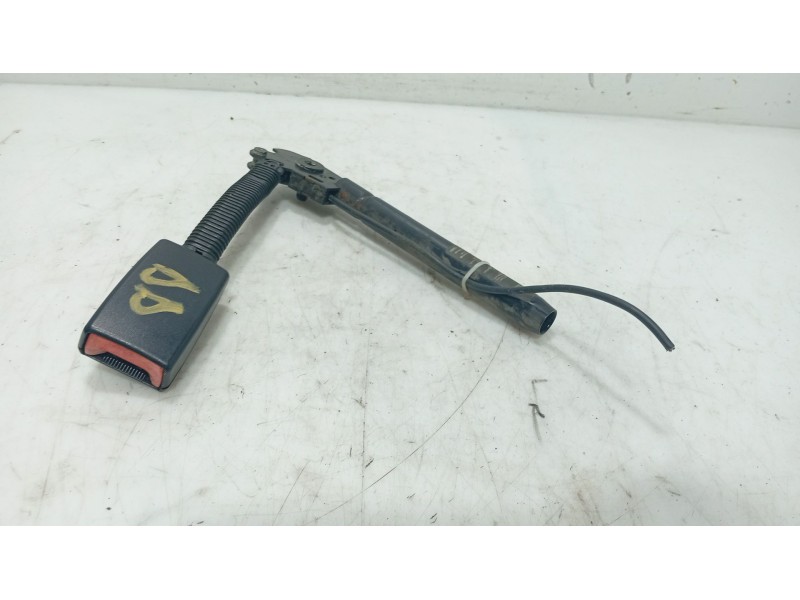 Recambio de anclaje cinturon delantero derecho para mazda 3 (bk) 1.6 di turbo referencia OEM IAM   