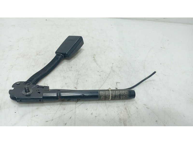 Recambio de anclaje cinturon delantero derecho para mazda 3 (bk) 1.6 di turbo referencia OEM IAM   
