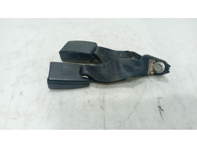 Recambio de anclaje cinturon trasero derecho para mazda 3 (bk) 1.6 di turbo referencia OEM IAM   