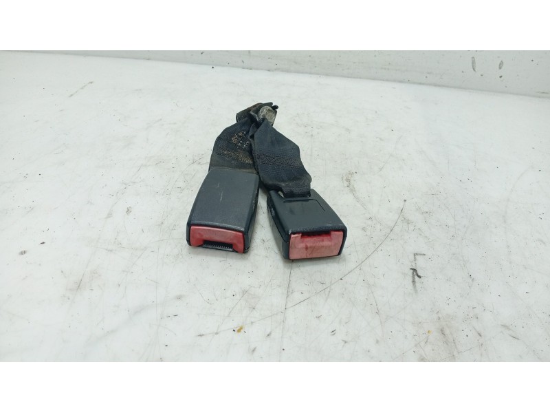 Recambio de anclaje cinturon trasero derecho para mazda 3 (bk) 1.6 di turbo referencia OEM IAM   