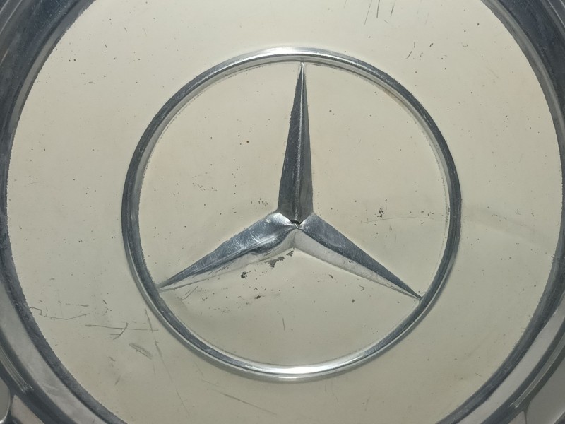Recambio de tapacubos para mercedes-benz clase e (w114/w115) berlina referencia OEM IAM A1154010424  