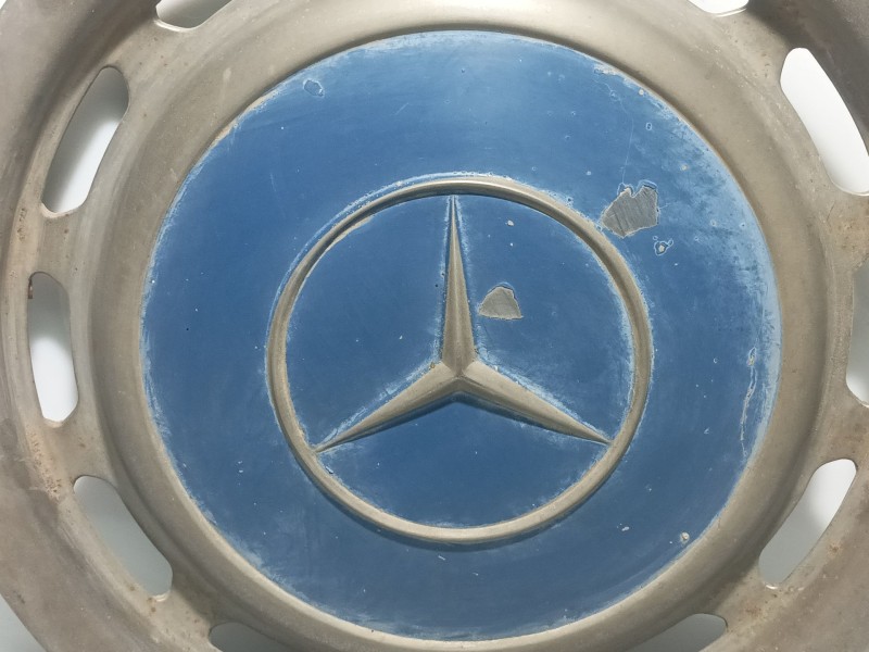 Recambio de tapacubos para mercedes-benz clase e (w114/w115) berlina referencia OEM IAM A1154010424  