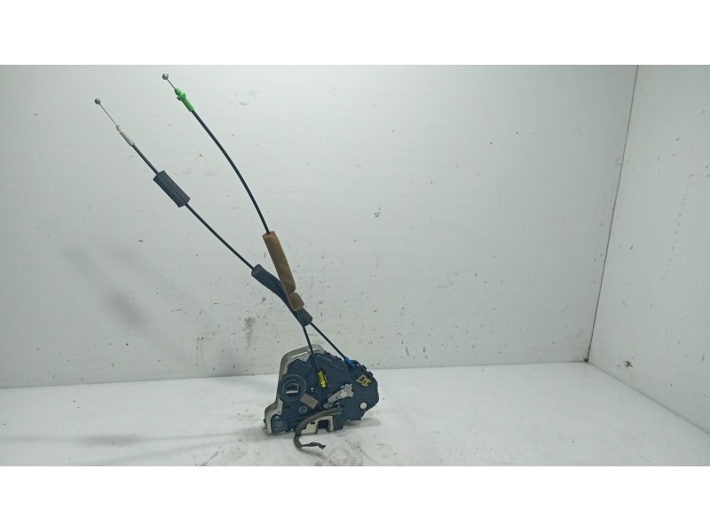 Recambio de cerradura puerta delantera izquierda para lexus is ii (_e2_) 220d (ale20) referencia OEM IAM 6904053100  