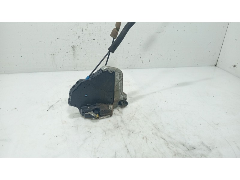 Recambio de cerradura puerta delantera izquierda para lexus is ii (_e2_) 220d (ale20) referencia OEM IAM 6904053100  
