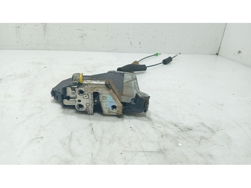 Recambio de cerradura puerta delantera izquierda para lexus is ii (_e2_) 220d (ale20) referencia OEM IAM 6904053100  