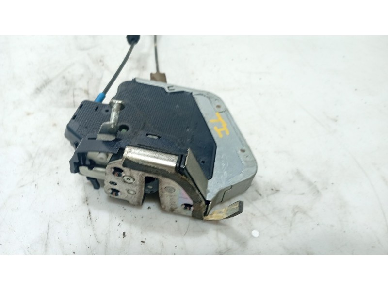 Recambio de cerradura puerta trasera izquierda para lexus is ii (_e2_) 220d (ale20) referencia OEM IAM 6906053040  