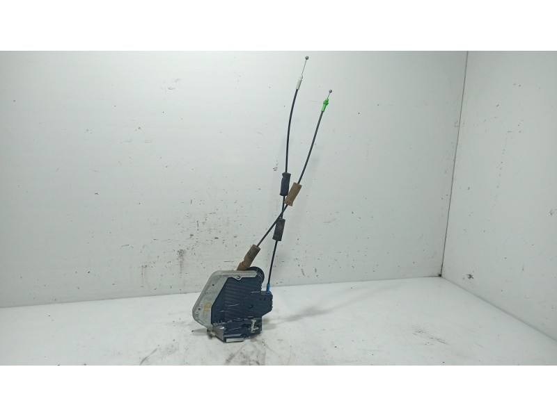 Recambio de cerradura puerta trasera derecha para lexus is ii (_e2_) 220d (ale20) referencia OEM IAM 6905053040  