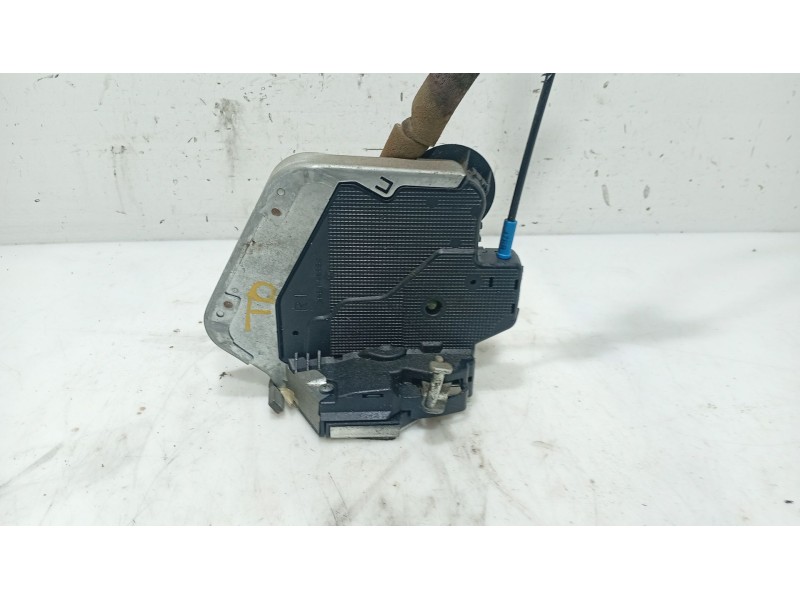 Recambio de cerradura puerta trasera derecha para lexus is ii (_e2_) 220d (ale20) referencia OEM IAM 6905053040  