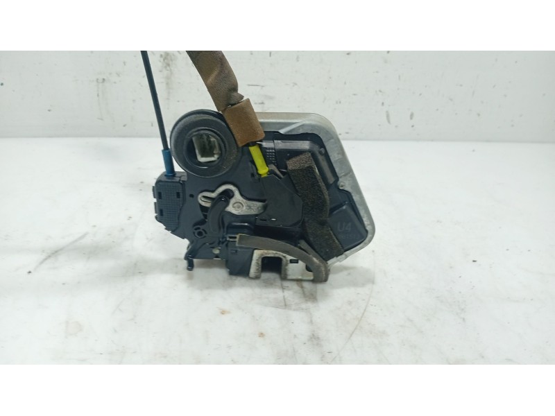Recambio de cerradura puerta trasera derecha para lexus is ii (_e2_) 220d (ale20) referencia OEM IAM 6905053040  