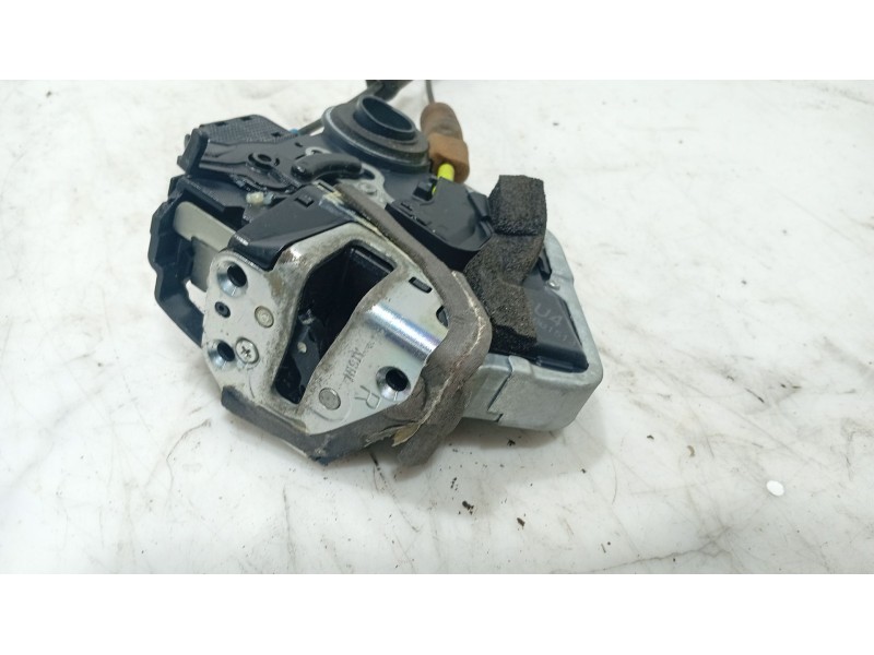 Recambio de cerradura puerta trasera derecha para lexus is ii (_e2_) 220d (ale20) referencia OEM IAM 6905053040  