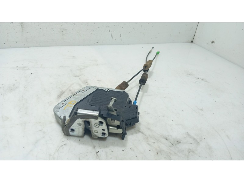 Recambio de cerradura puerta trasera derecha para lexus is ii (_e2_) 220d (ale20) referencia OEM IAM 6905053040  
