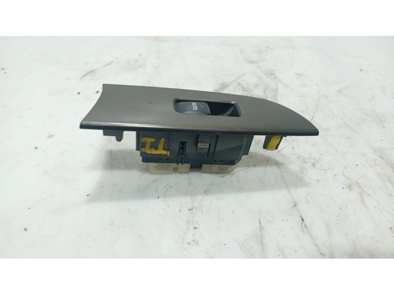 Recambio de mando elevalunas trasero izquierdo para lexus is ii (_e2_) 220d (ale20) referencia OEM IAM 8403053020  