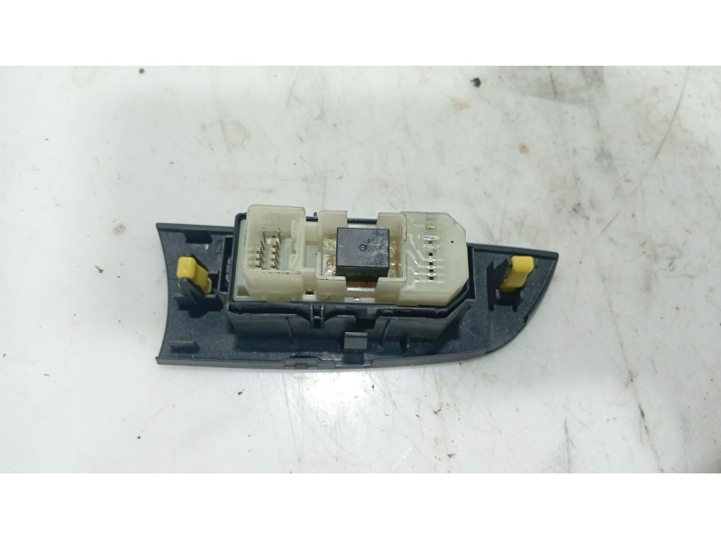 Recambio de mando elevalunas trasero izquierdo para lexus is ii (_e2_) 220d (ale20) referencia OEM IAM 8403053020  
