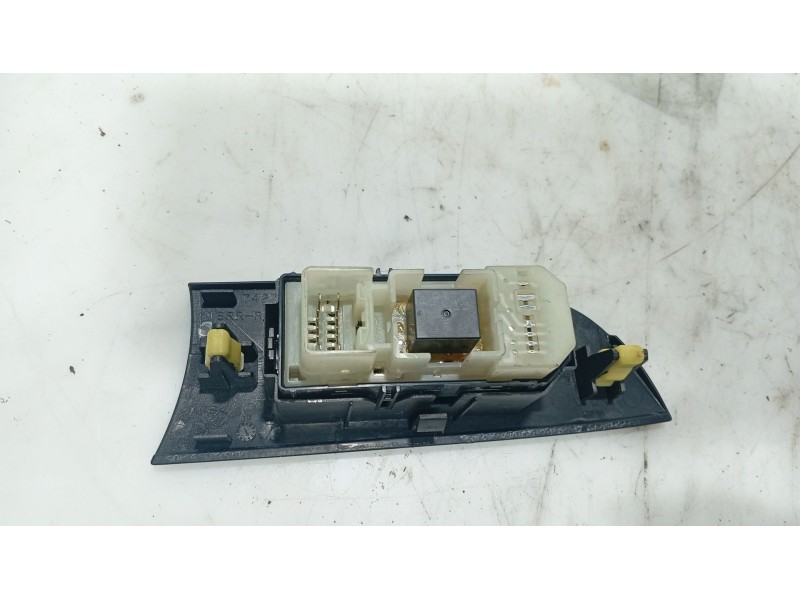 Recambio de mando elevalunas trasero derecho para lexus is ii (_e2_) 220d (ale20) referencia OEM IAM 8403053020  