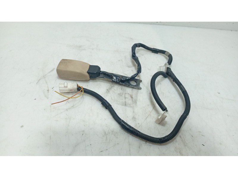 Recambio de anclaje cinturon delantero izquierdo para lexus is ii (_e2_) 220d (ale20) referencia OEM IAM   