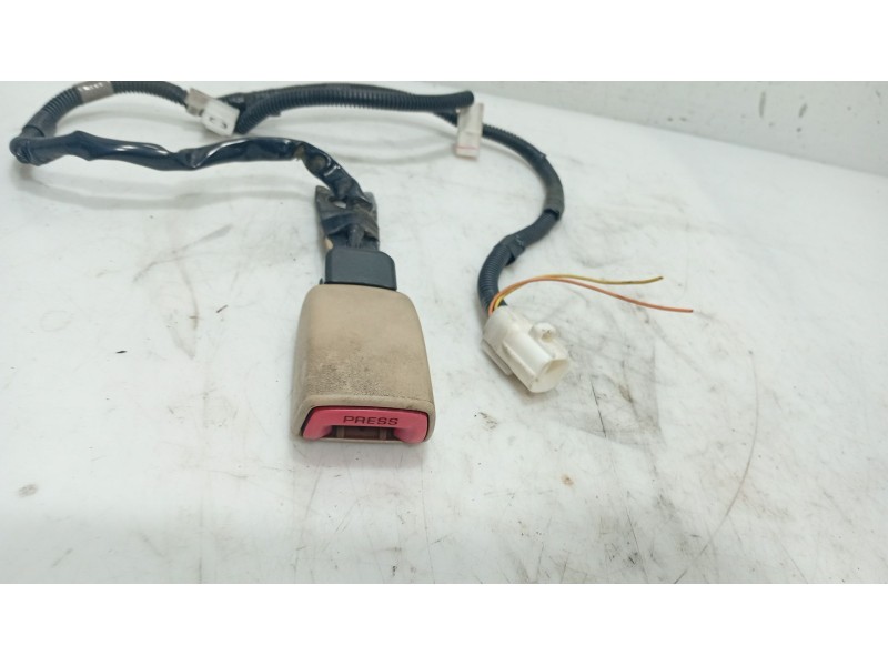 Recambio de anclaje cinturon delantero izquierdo para lexus is ii (_e2_) 220d (ale20) referencia OEM IAM   