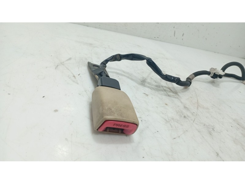 Recambio de anclaje cinturon delantero izquierdo para lexus is ii (_e2_) 220d (ale20) referencia OEM IAM   
