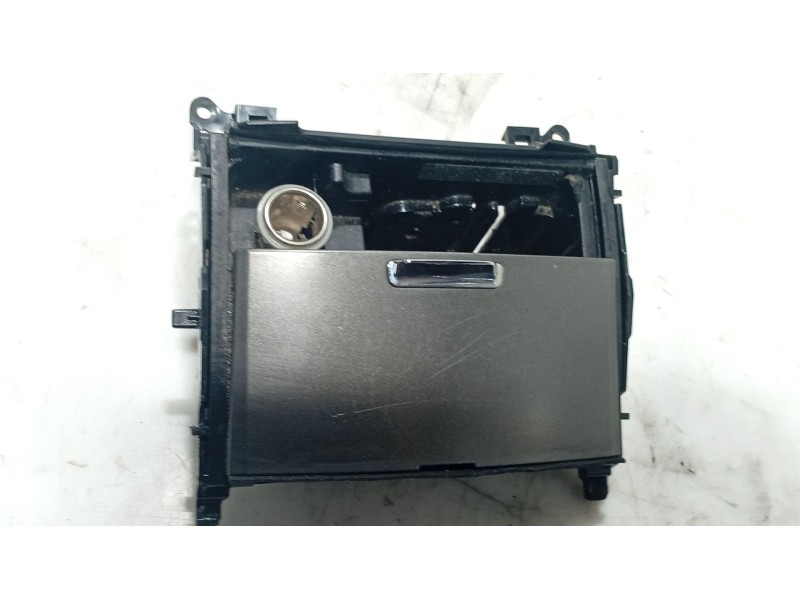 Recambio de moldura para lexus is ii (_e2_) 220d (ale20) referencia OEM IAM   