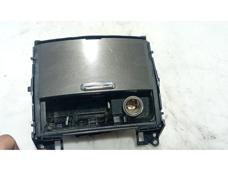Recambio de moldura para lexus is ii (_e2_) 220d (ale20) referencia OEM IAM   