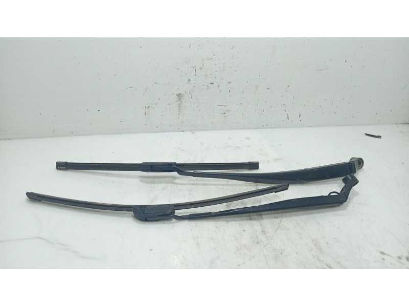 Recambio de brazo limpia delantero izquierdo para lexus is ii (_e2_) 220d (ale20) referencia OEM IAM 8522153070  
