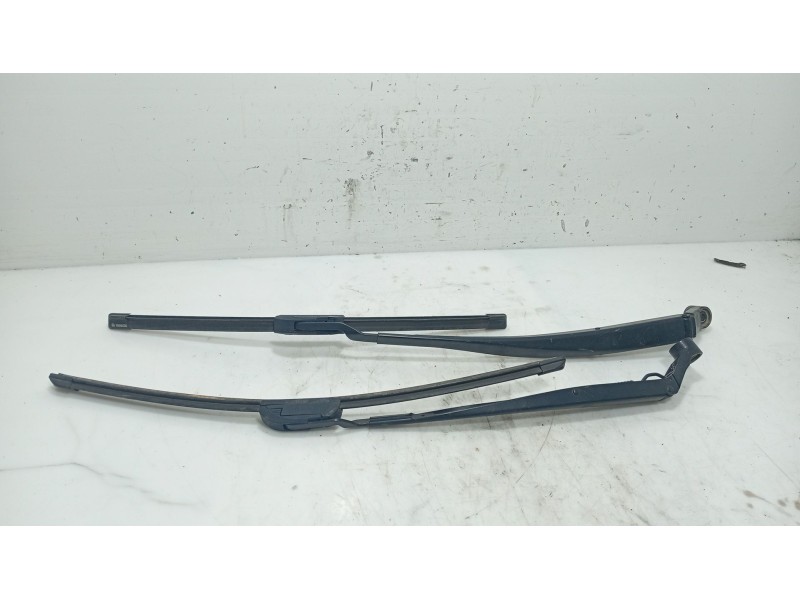 Recambio de brazo limpia delantero izquierdo para lexus is ii (_e2_) 220d (ale20) referencia OEM IAM 8522153070  